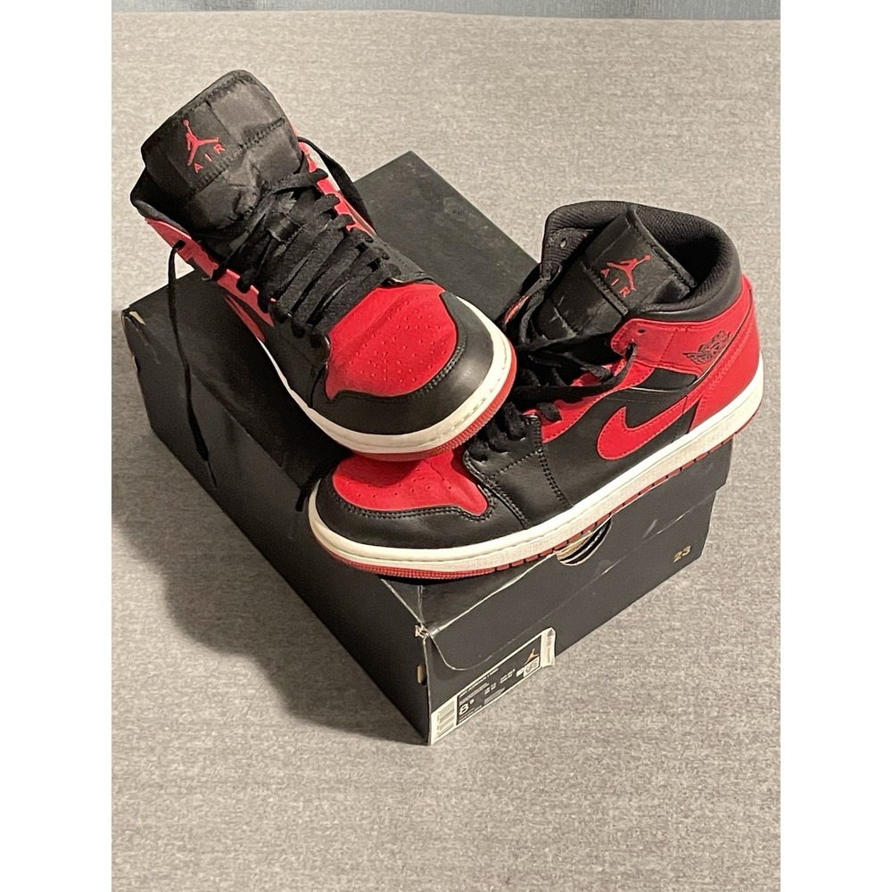 Nike Air Jordan 1 Mid Bred Black Red Men's Size 8.5 High Top Sneakers 554724-074